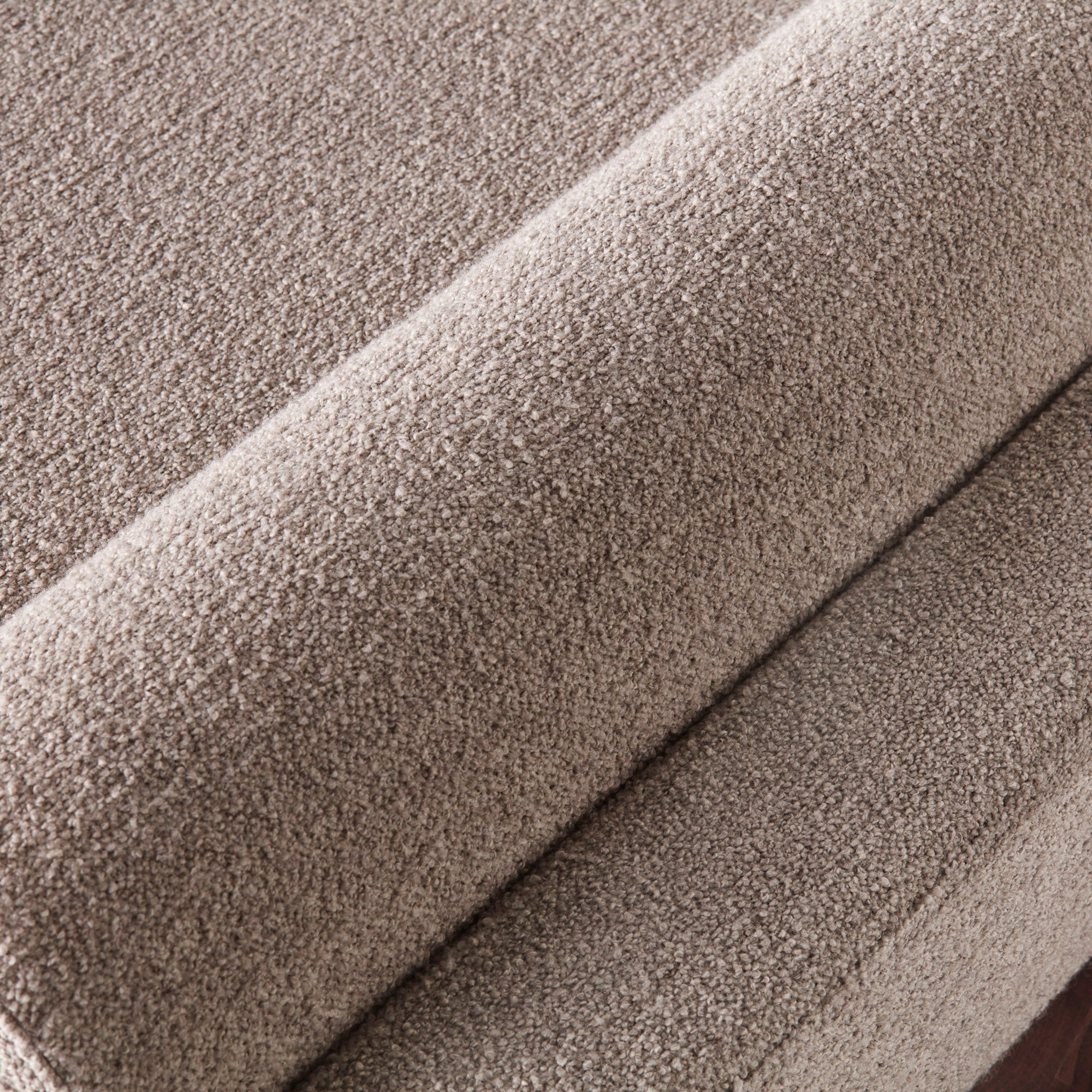 V Day Bed Boucle Sand