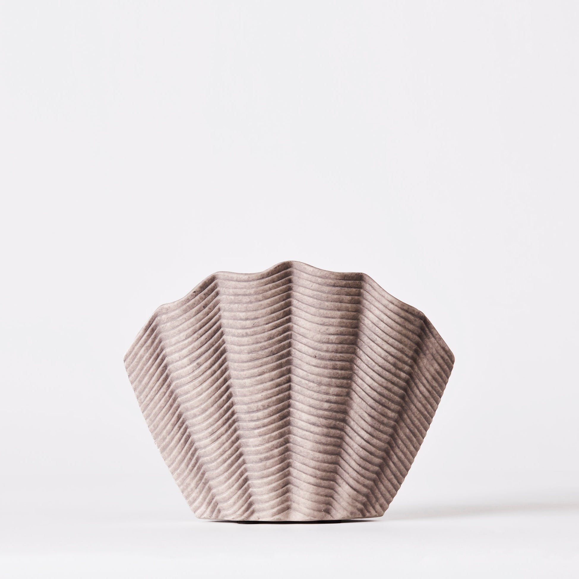 Dusty Deco - Collection of furniture, rugs and objects
