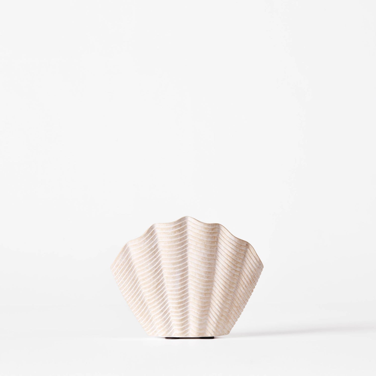 Dusty Deco - Collection of furniture, rugs and objects