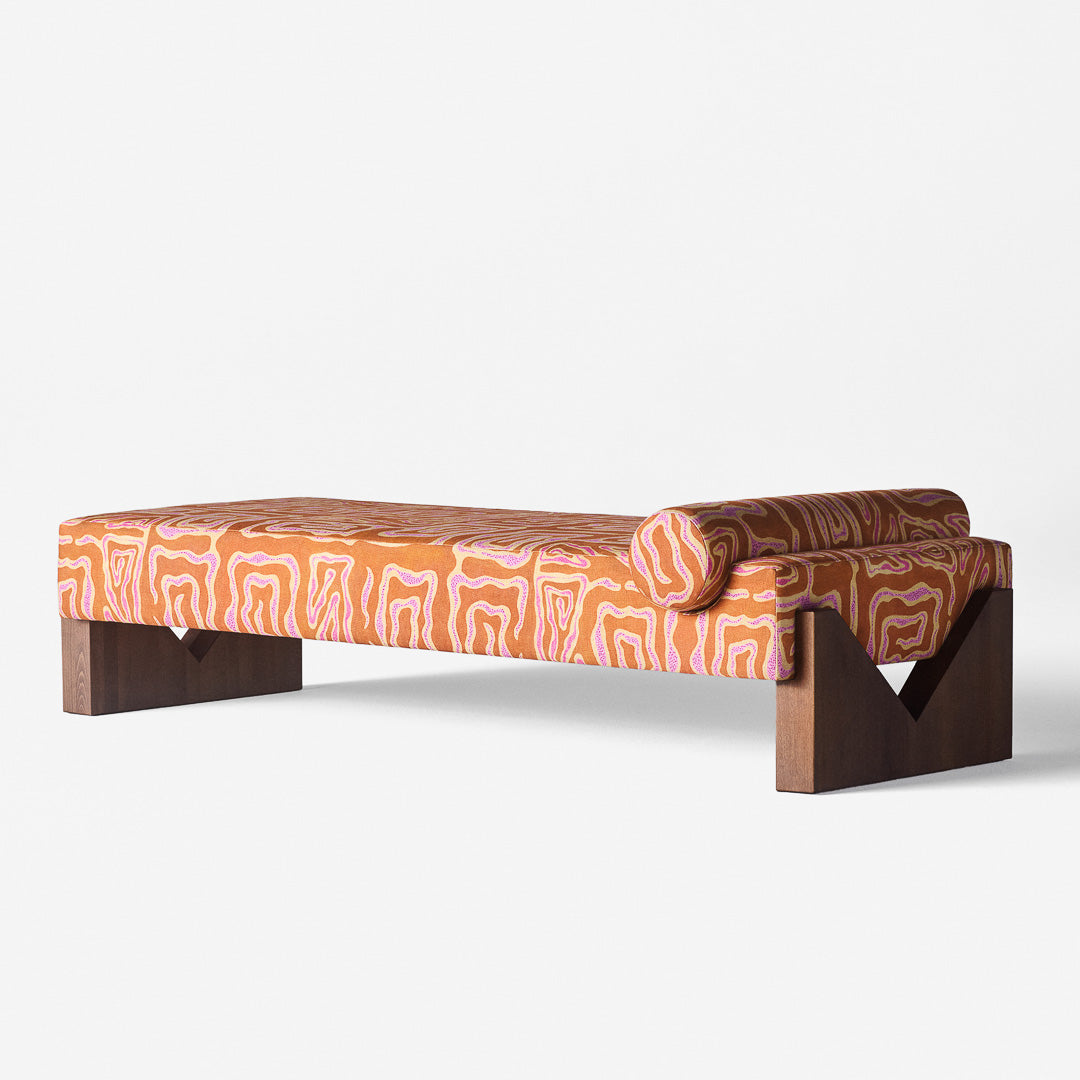 V Daybed Beaten Track Peach 