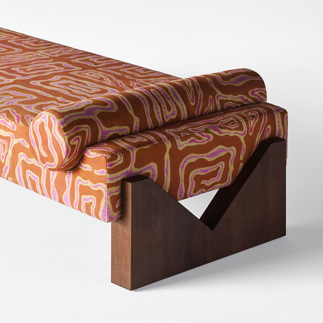 V Daybed Beaten Track Peach 
