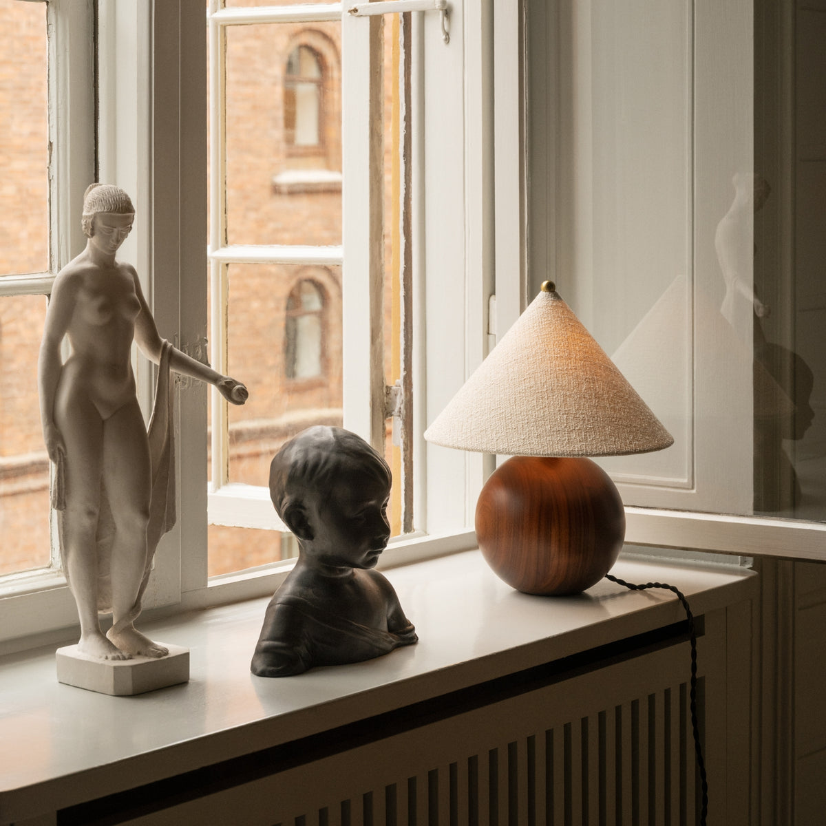 Sphere Table Lamp White